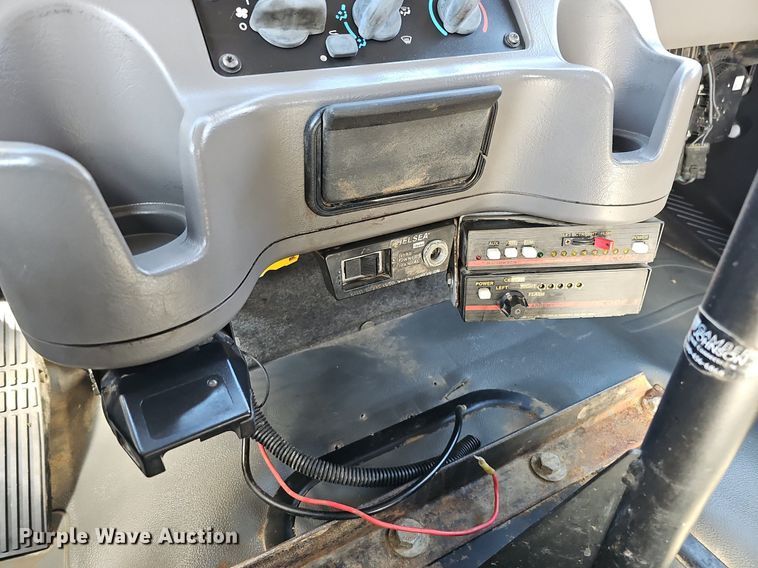 image for item DQ8603 2010 Freightliner Busings Class M2 Crew Cab flatbed truck