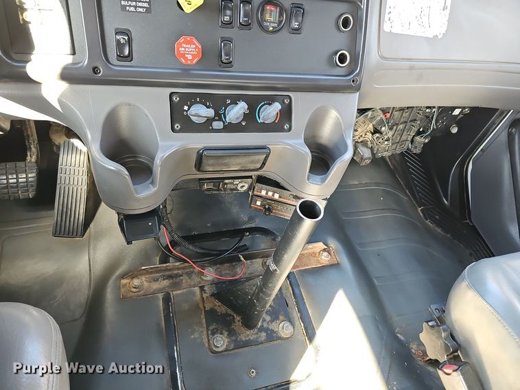 image for item DQ8603 2010 Freightliner Busings Class M2 Crew Cab flatbed truck