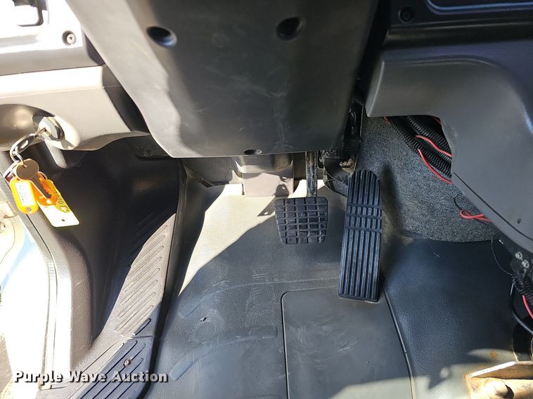 image for item DQ8603 2010 Freightliner Busings Class M2 Crew Cab flatbed truck