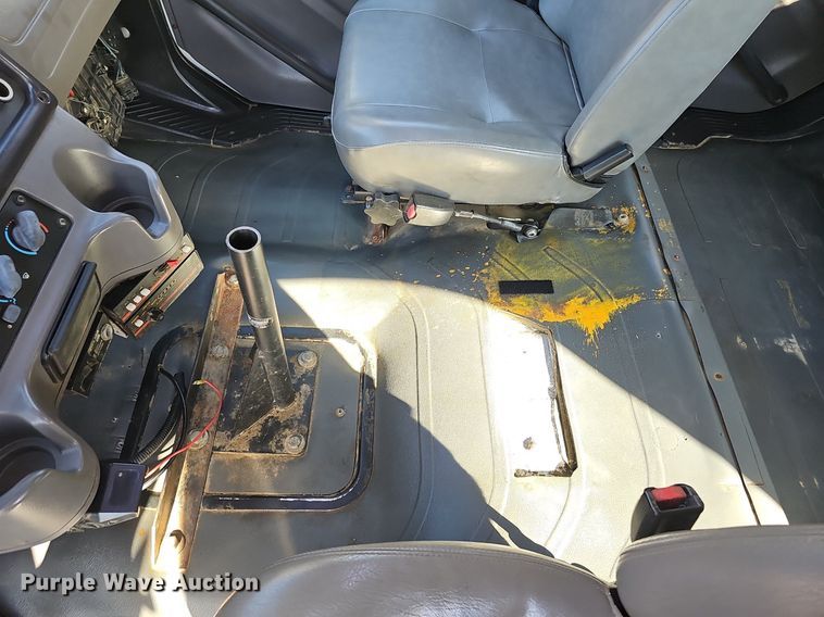 image for item DQ8603 2010 Freightliner Busings Class M2 Crew Cab flatbed truck