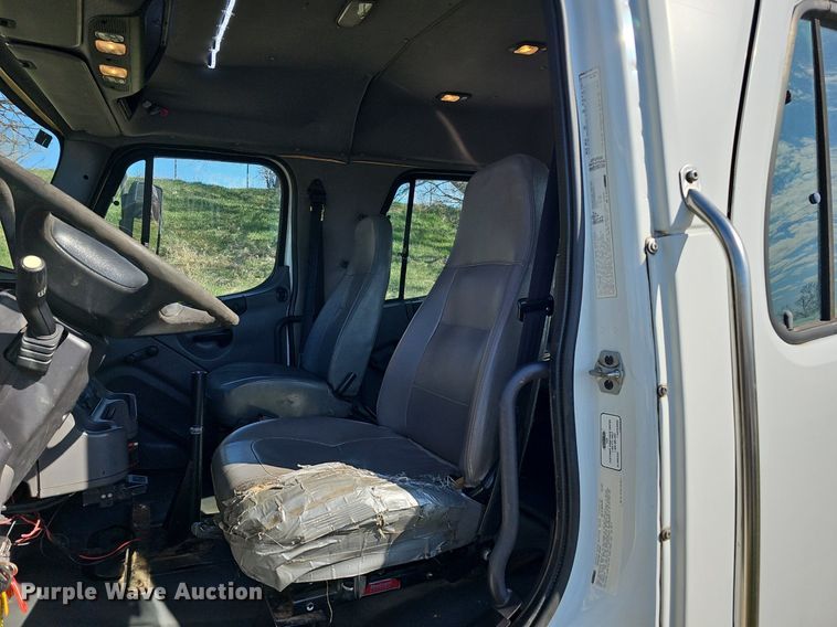 image for item DQ8603 2010 Freightliner Busings Class M2 Crew Cab flatbed truck