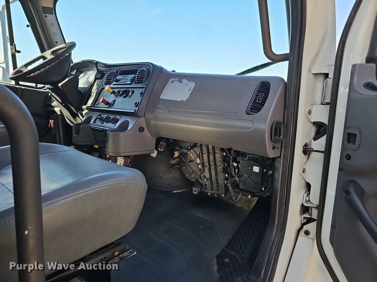 image for item DQ8603 2010 Freightliner Busings Class M2 Crew Cab flatbed truck