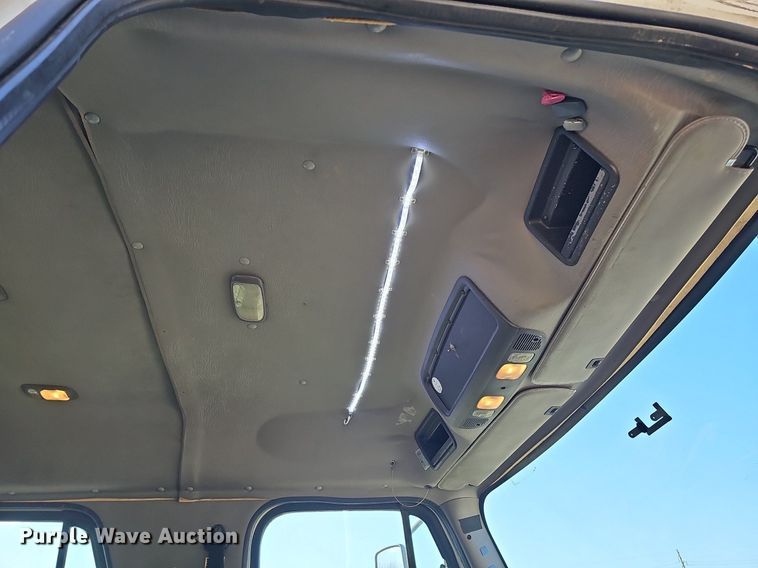 image for item DQ8603 2010 Freightliner Busings Class M2 Crew Cab flatbed truck