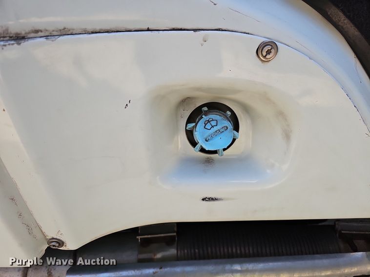 image for item DQ8603 2010 Freightliner Busings Class M2 Crew Cab flatbed truck