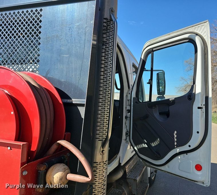 image for item DQ8603 2010 Freightliner Busings Class M2 Crew Cab flatbed truck