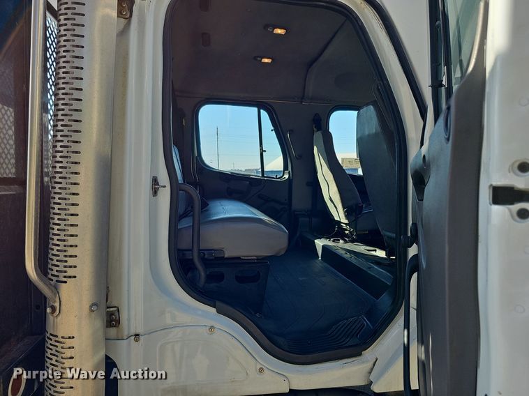 image for item DQ8603 2010 Freightliner Busings Class M2 Crew Cab flatbed truck