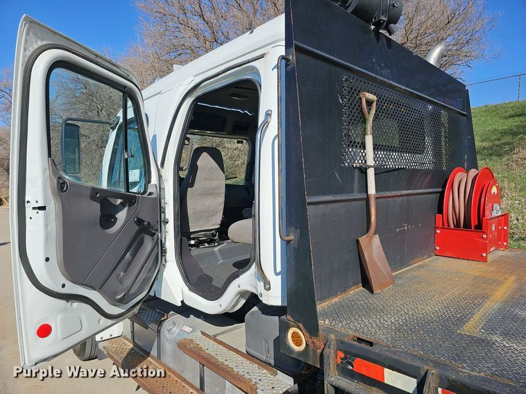 image for item DQ8603 2010 Freightliner Busings Class M2 Crew Cab flatbed truck