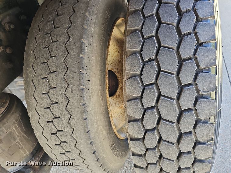 image for item DQ8603 2010 Freightliner Busings Class M2 Crew Cab flatbed truck