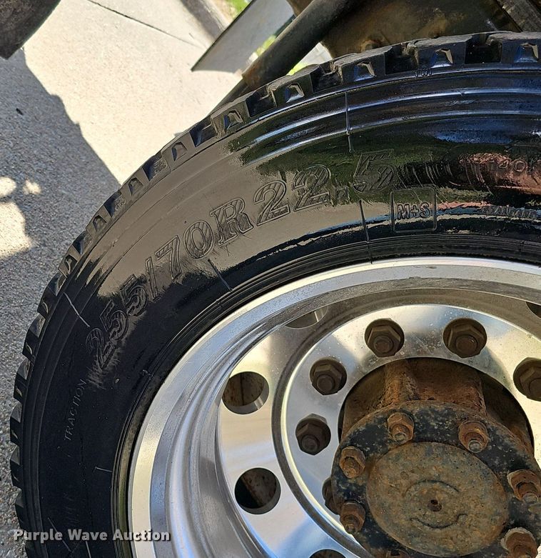 image for item DQ8603 2010 Freightliner Busings Class M2 Crew Cab flatbed truck