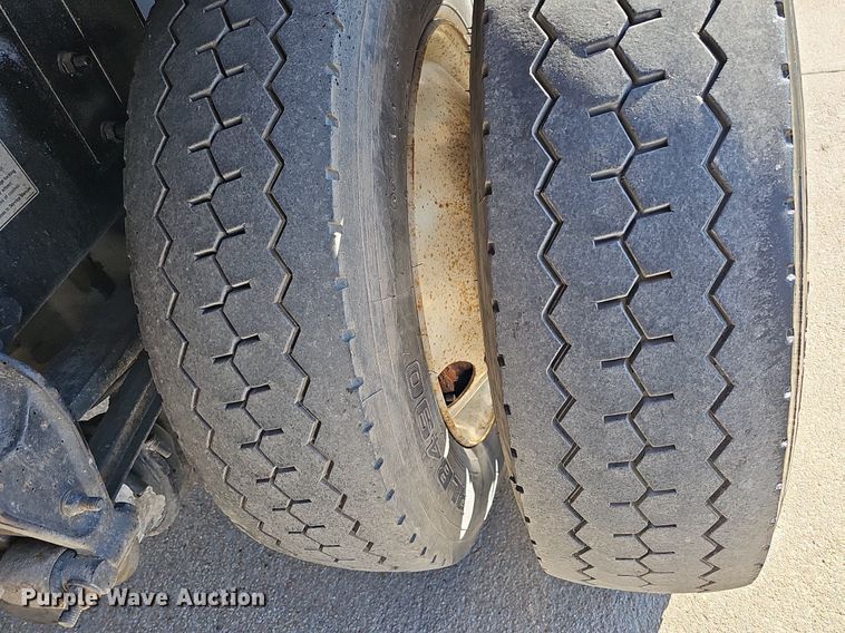 image for item DQ8603 2010 Freightliner Busings Class M2 Crew Cab flatbed truck