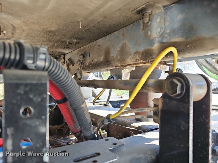 image for item DQ8605 2016 Freightliner Cascadia semi truck