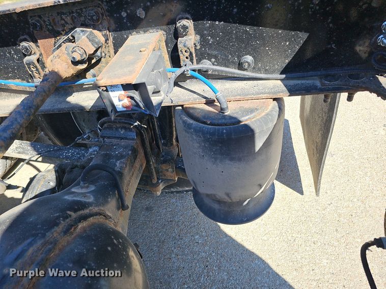 image for item DQ8605 2016 Freightliner Cascadia semi truck