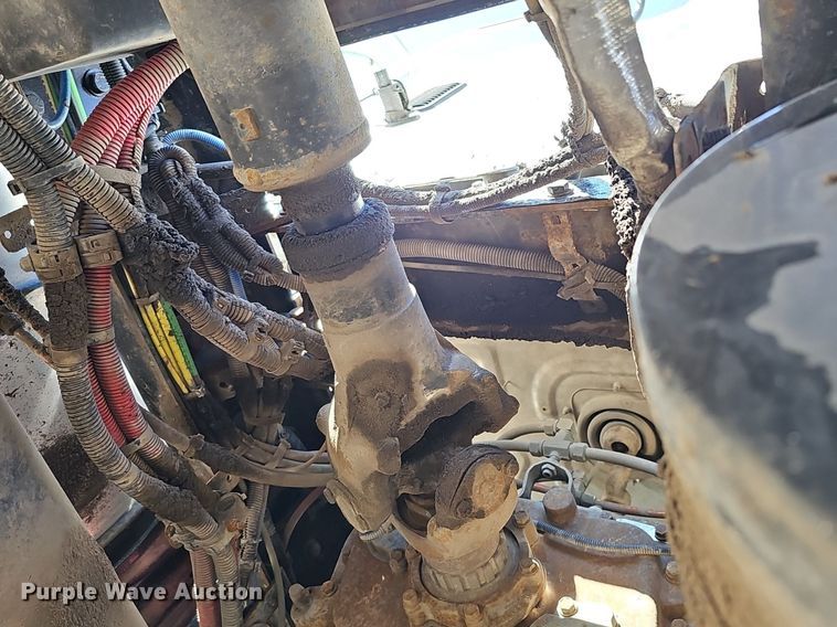 image for item DQ8605 2016 Freightliner Cascadia semi truck