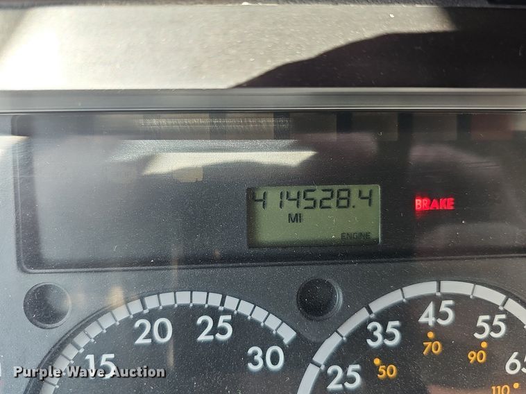 image for item DQ8605 2016 Freightliner Cascadia semi truck