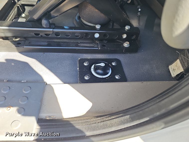 image for item DQ8605 2016 Freightliner Cascadia semi truck