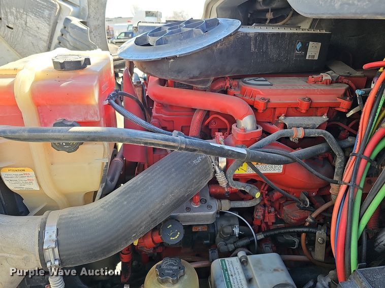 image for item DQ8605 2016 Freightliner Cascadia semi truck