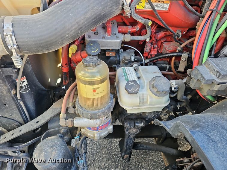 image for item DQ8605 2016 Freightliner Cascadia semi truck