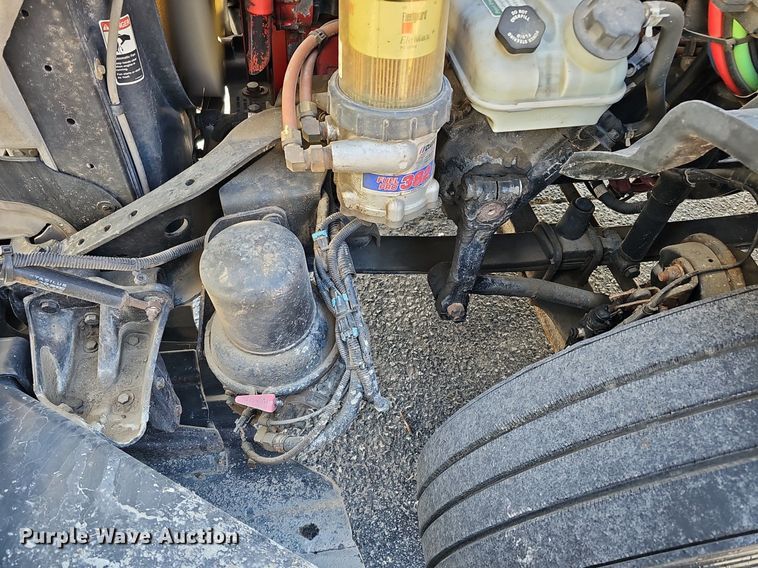 image for item DQ8605 2016 Freightliner Cascadia semi truck