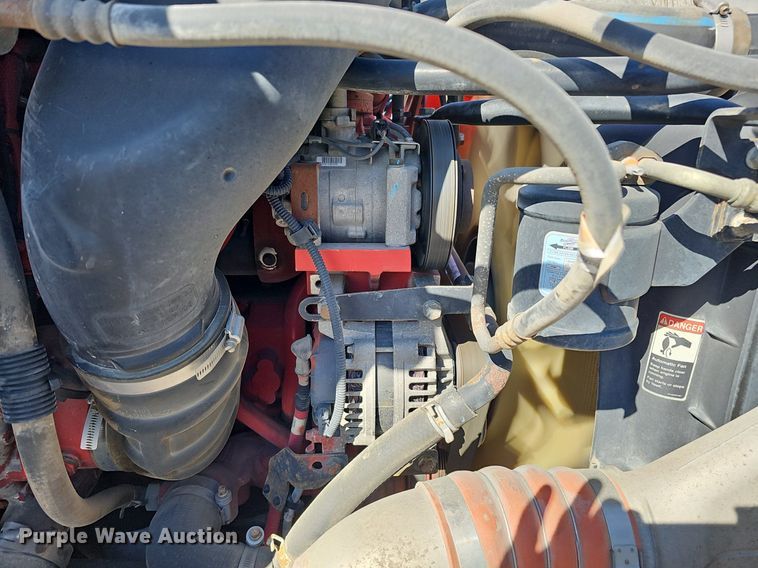 image for item DQ8605 2016 Freightliner Cascadia semi truck