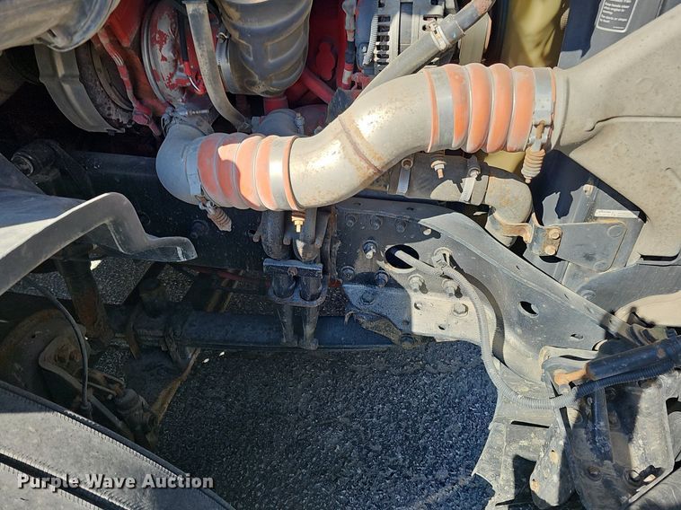 image for item DQ8605 2016 Freightliner Cascadia semi truck