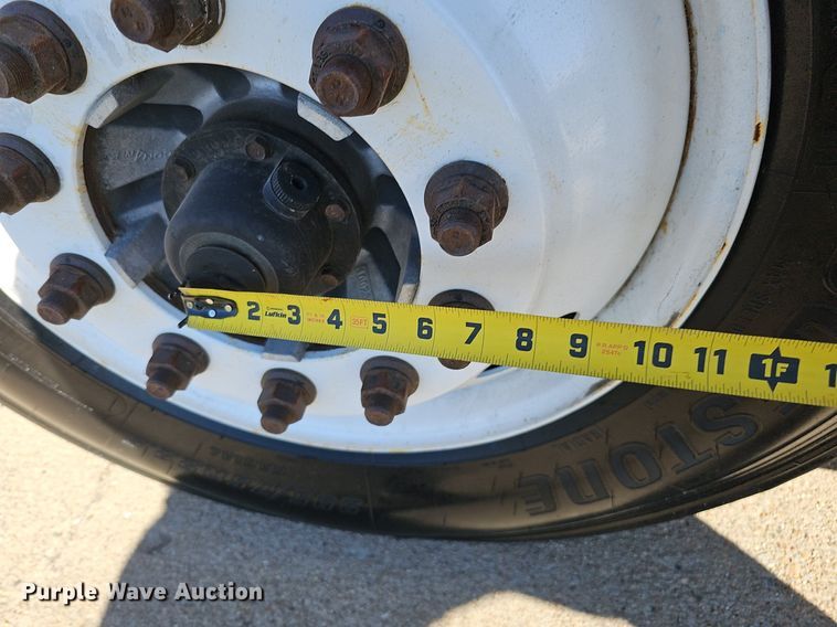 image for item DQ8605 2016 Freightliner Cascadia semi truck