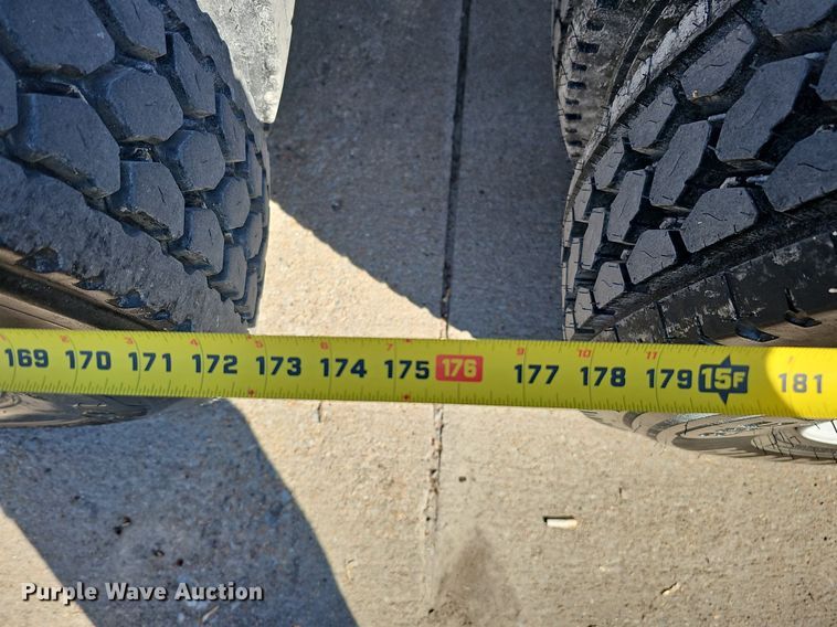 image for item DQ8605 2016 Freightliner Cascadia semi truck