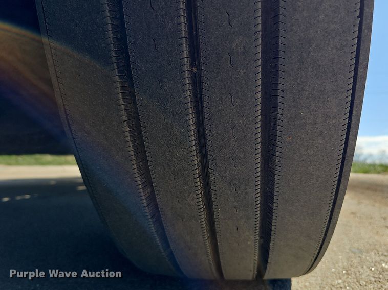 image for item DQ8605 2016 Freightliner Cascadia semi truck