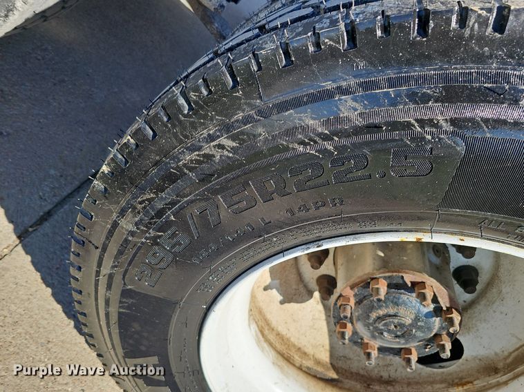 image for item DQ8605 2016 Freightliner Cascadia semi truck