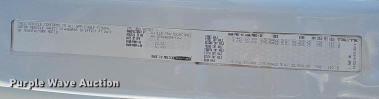 image for item DQ8605 2016 Freightliner Cascadia semi truck