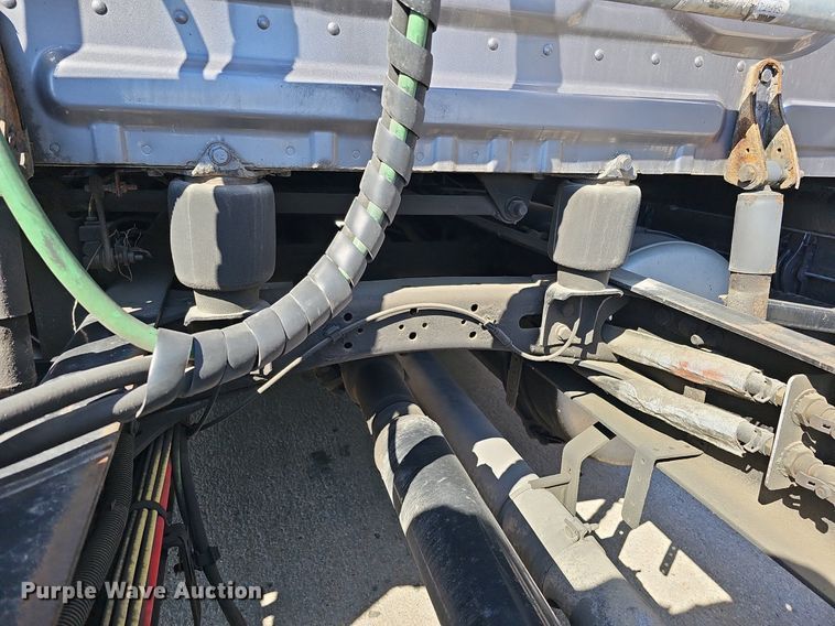 image for item DQ8607 2015 Freightliner Cascadia Evolution semi truck