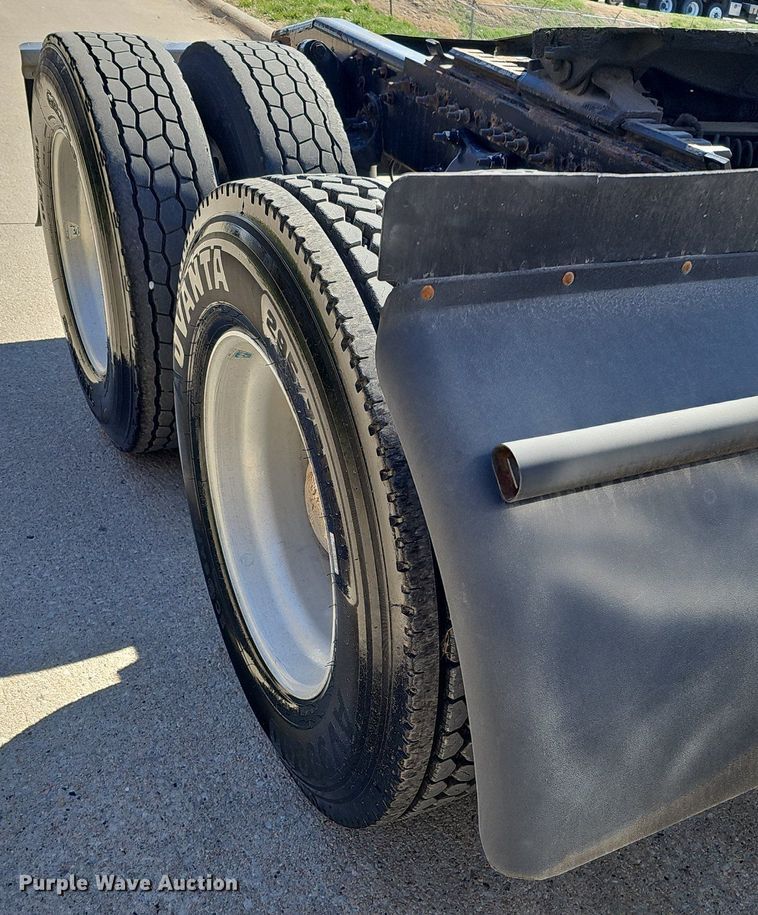 image for item DQ8607 2015 Freightliner Cascadia Evolution semi truck