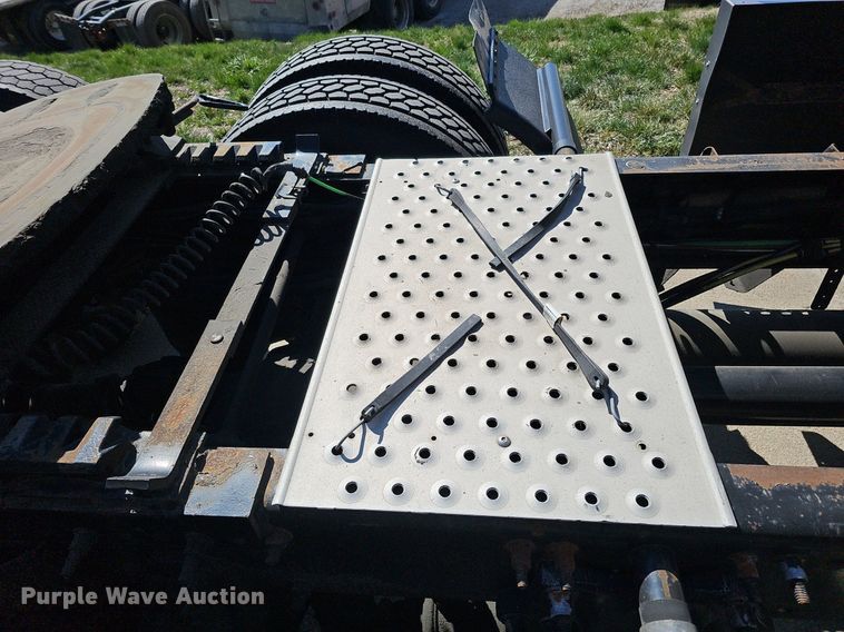 image for item DQ8607 2015 Freightliner Cascadia Evolution semi truck