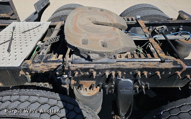 image for item DQ8607 2015 Freightliner Cascadia Evolution semi truck