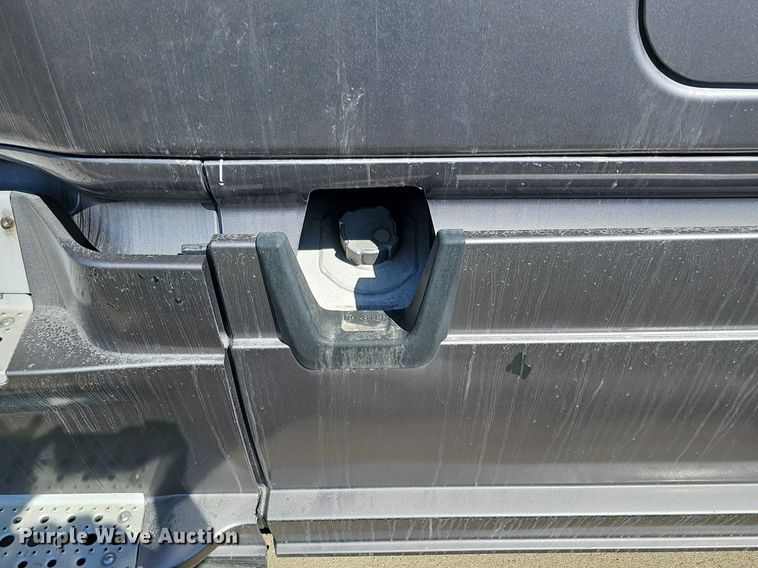 image for item DQ8607 2015 Freightliner Cascadia Evolution semi truck