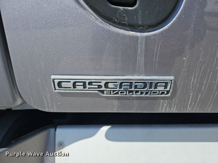 image for item DQ8607 2015 Freightliner Cascadia Evolution semi truck