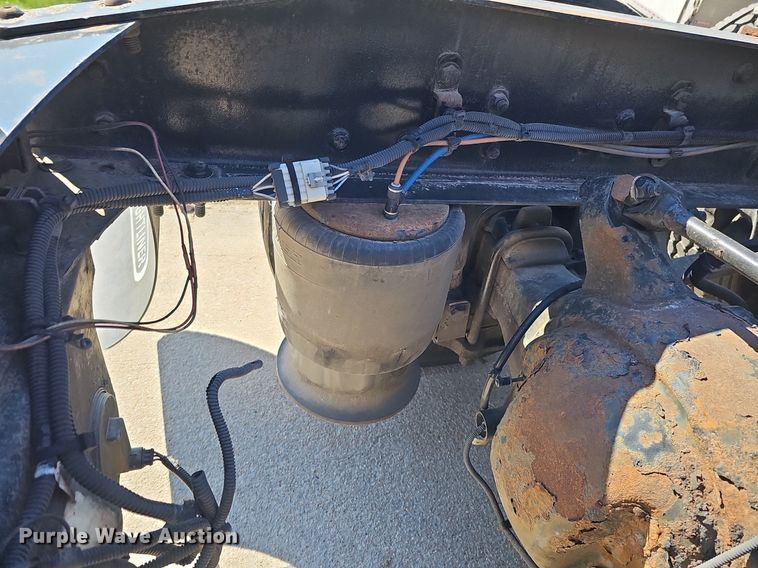 image for item DQ8607 2015 Freightliner Cascadia Evolution semi truck