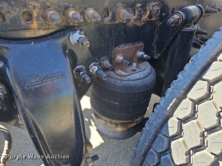 image for item DQ8607 2015 Freightliner Cascadia Evolution semi truck