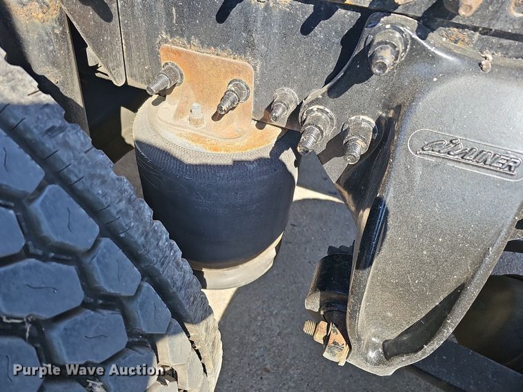 image for item DQ8607 2015 Freightliner Cascadia Evolution semi truck