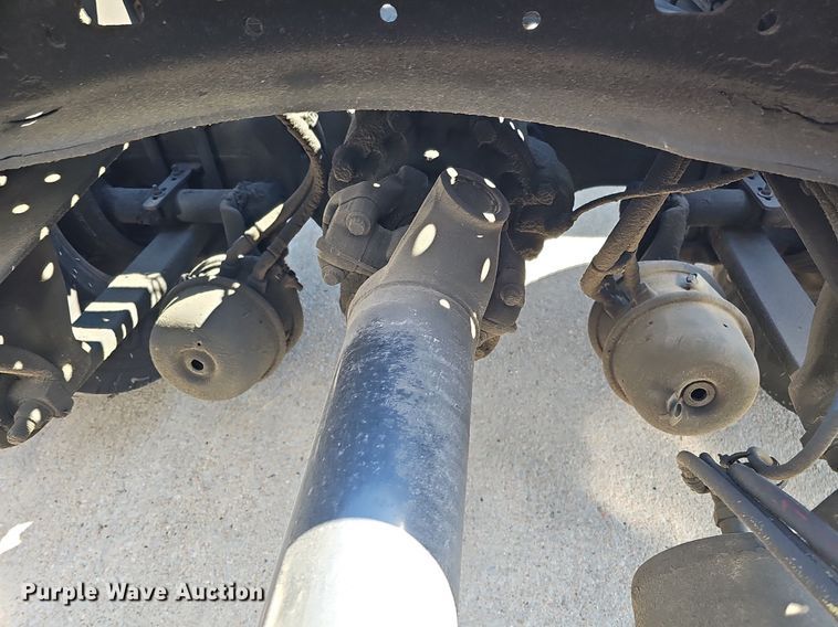 image for item DQ8607 2015 Freightliner Cascadia Evolution semi truck