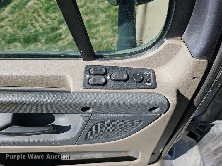 image for item DQ8607 2015 Freightliner Cascadia Evolution semi truck