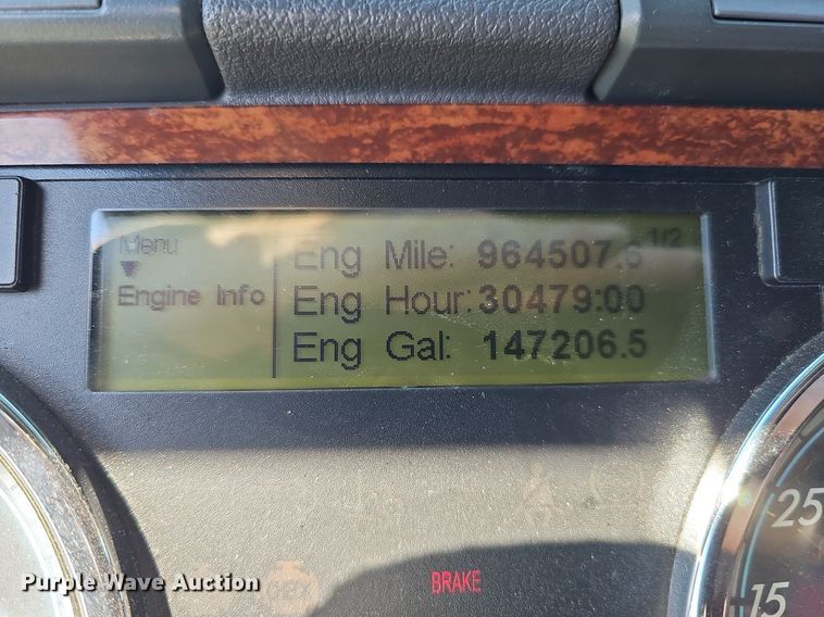 image for item DQ8607 2015 Freightliner Cascadia Evolution semi truck