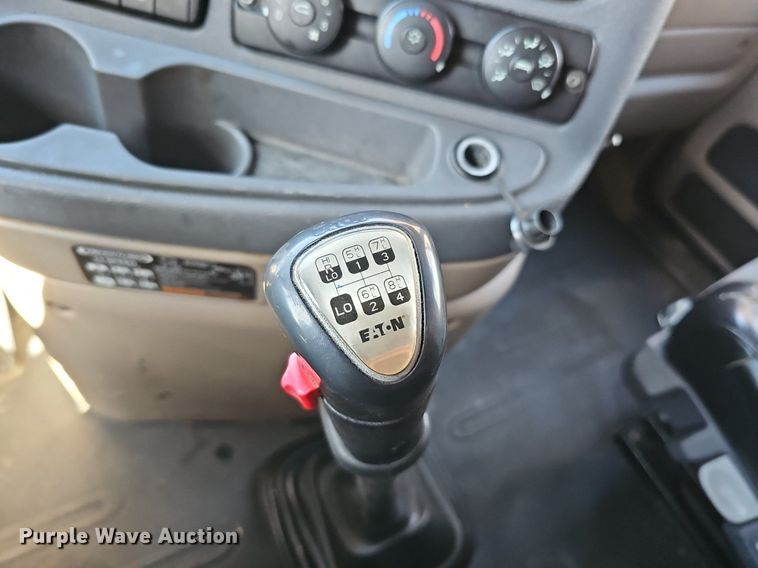 image for item DQ8607 2015 Freightliner Cascadia Evolution semi truck