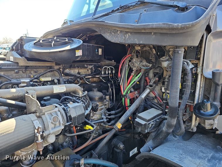 image for item DQ8607 2015 Freightliner Cascadia Evolution semi truck