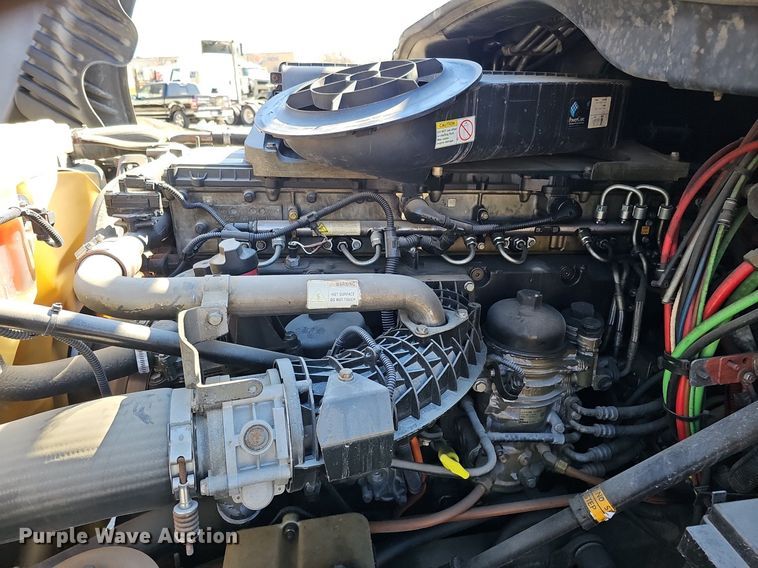 image for item DQ8607 2015 Freightliner Cascadia Evolution semi truck