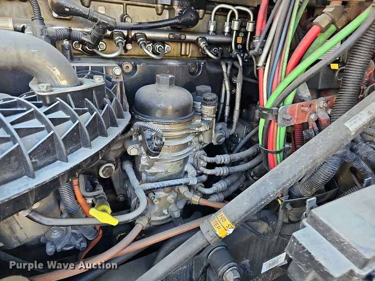 image for item DQ8607 2015 Freightliner Cascadia Evolution semi truck