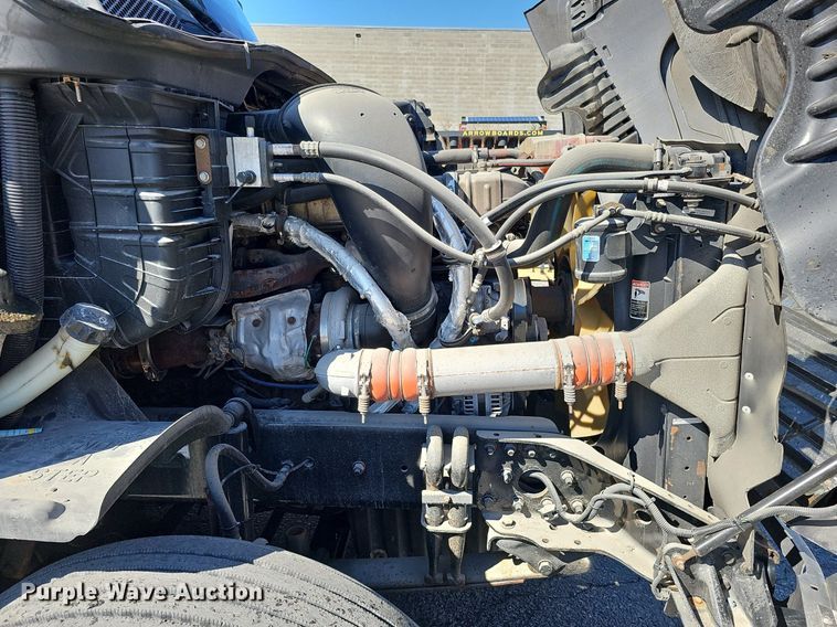 image for item DQ8607 2015 Freightliner Cascadia Evolution semi truck