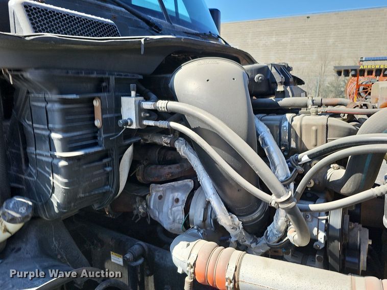 image for item DQ8607 2015 Freightliner Cascadia Evolution semi truck