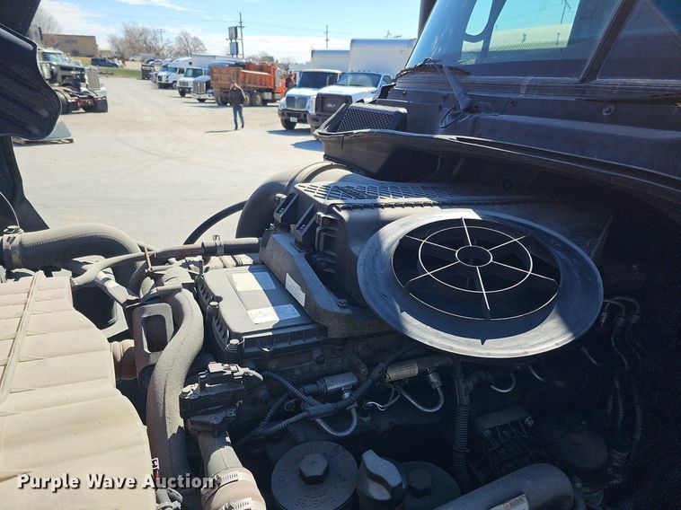 image for item DQ8607 2015 Freightliner Cascadia Evolution semi truck