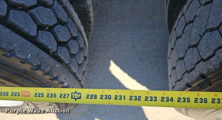 image for item DQ8607 2015 Freightliner Cascadia Evolution semi truck