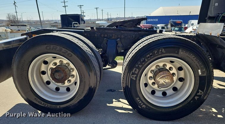 image for item DQ8607 2015 Freightliner Cascadia Evolution semi truck